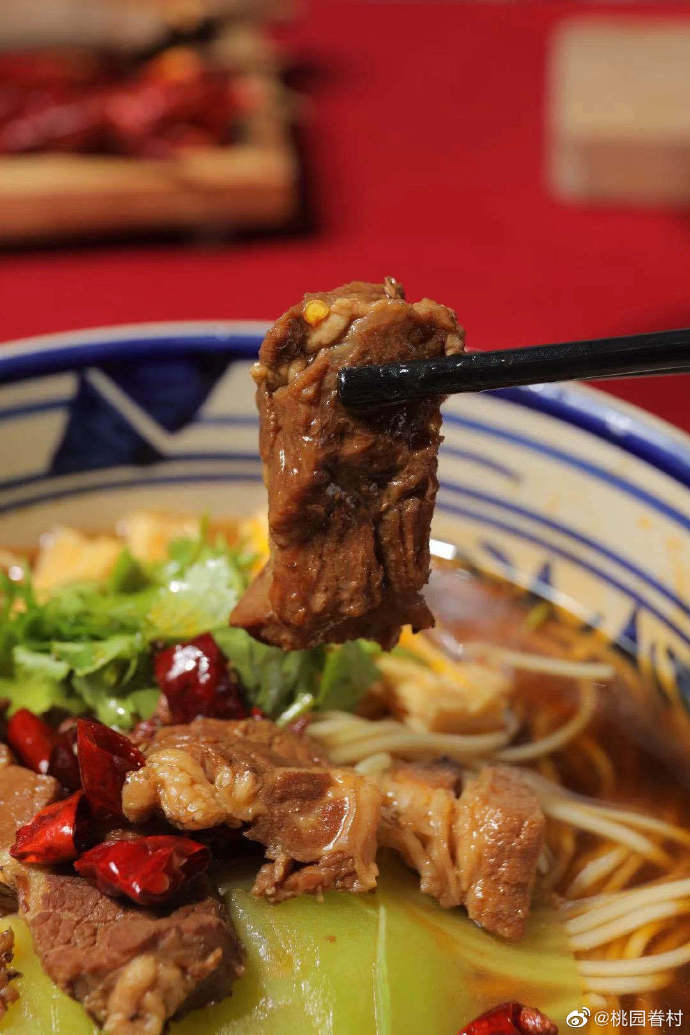 台灣小吃牛肉麵也有賣。(圖/翻攝自微博)