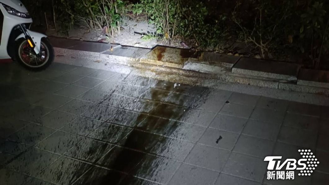 兩名駕駛肇事後竟下車徒步逃逸。(圖/TVBS)