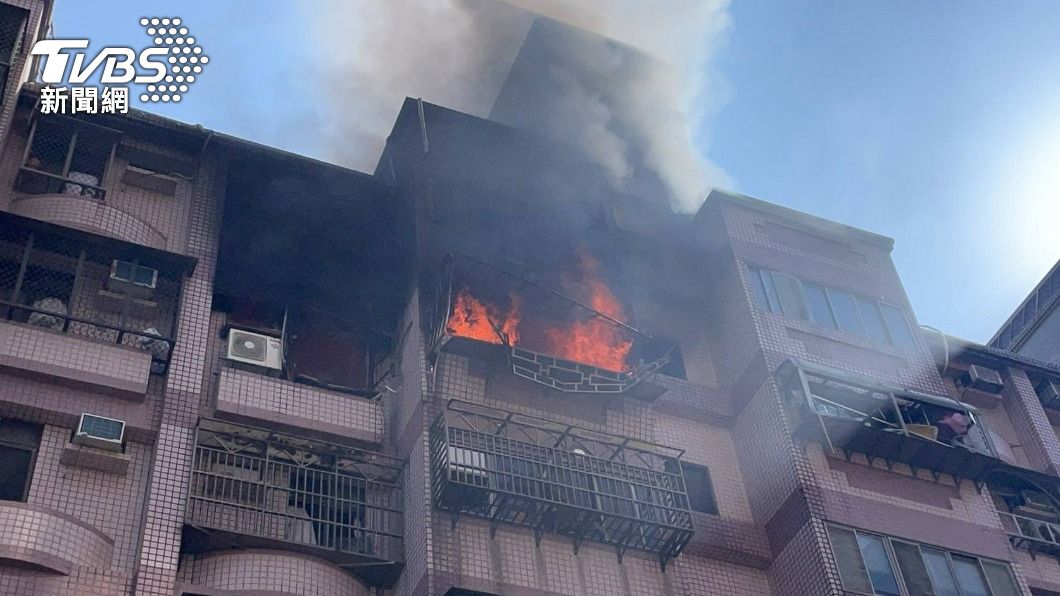 八里民宅氣爆「震垮屋內磚牆」 1中風男逃生不及燒成焦屍
