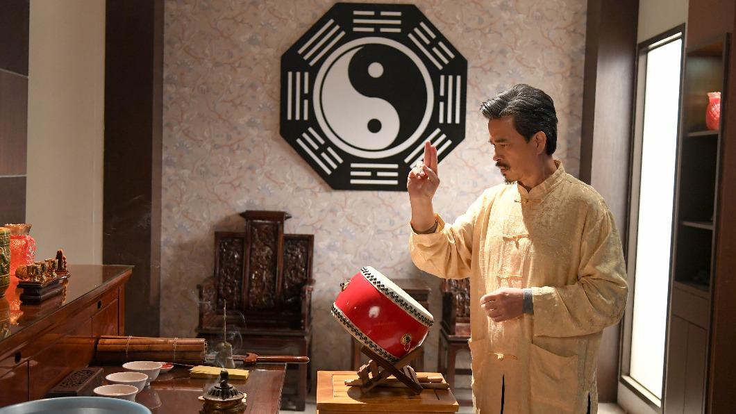 八點檔腦洞大開!風水師得腦瘤「施展轉生術」 網看作法傻眼了