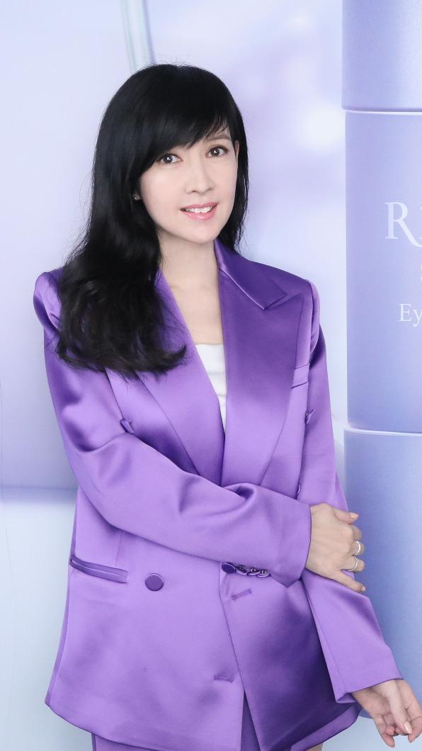 周慧敏心繫3隻愛貓，今晚就要搭機回香港。（圖／REVITAL莉薇特麗提供）