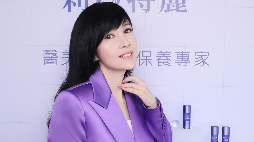 周慧敏坦言很珍惜很愛貓的相處時光，認為自己現在的使命是好好照顧貓兒。（圖／REVITAL莉薇特麗提供）