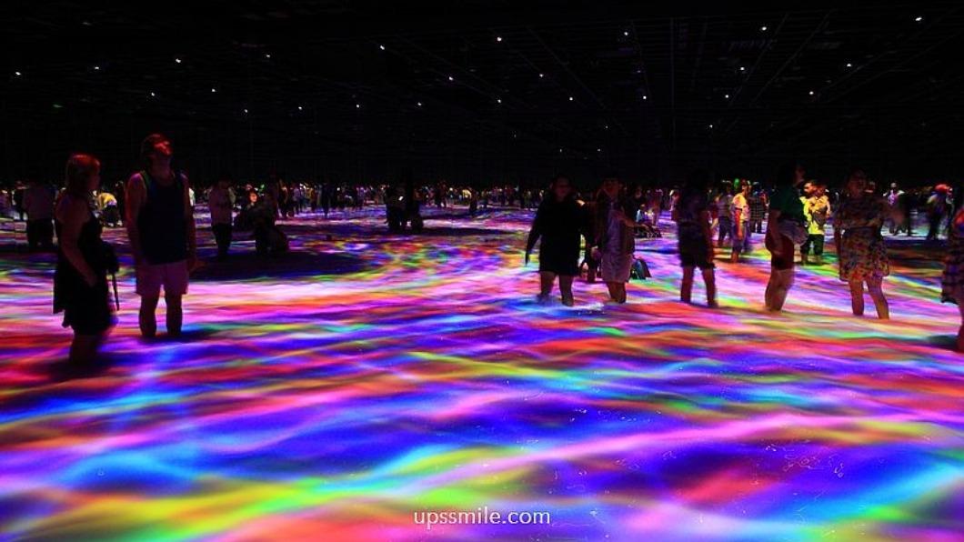 豐洲市場附近有超美打卡景點「teamLab Planets TOKYO」。(圖/upssmile向上的微笑萍子提供)