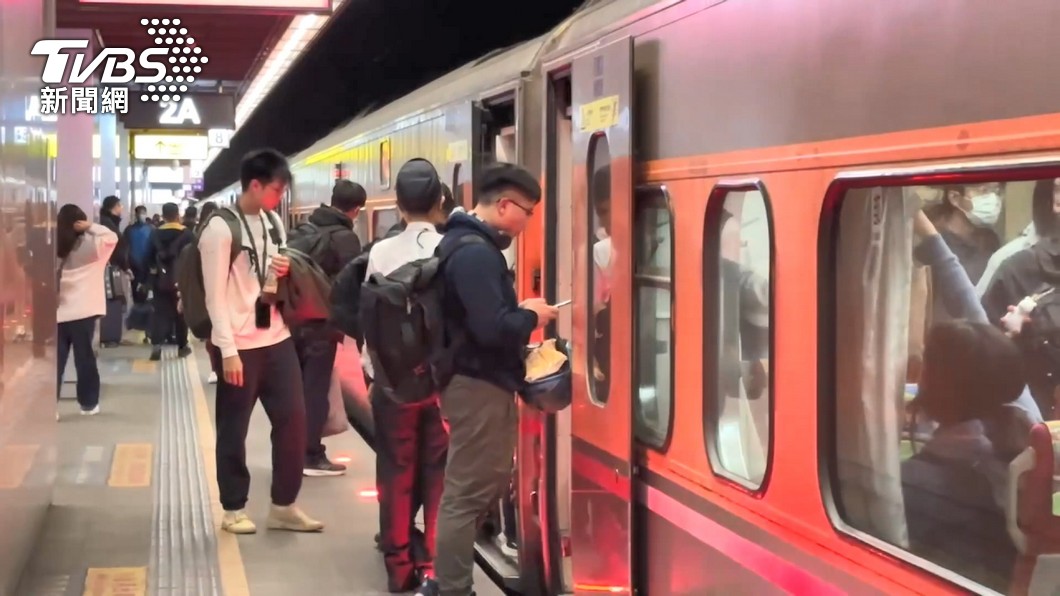 員工辦公室「玩戰鬥陀螺、修機車」遭批!台鐵:為午休、下班時間已檢討