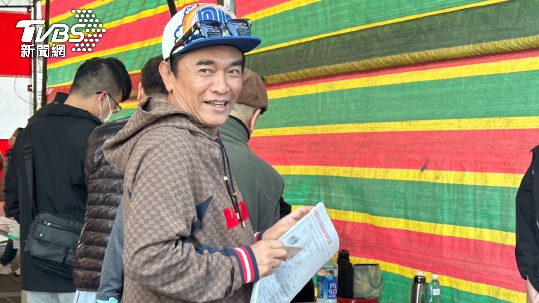 吳宗憲8點準時現身投票! 3分鐘完成「誰當選我就支持誰」