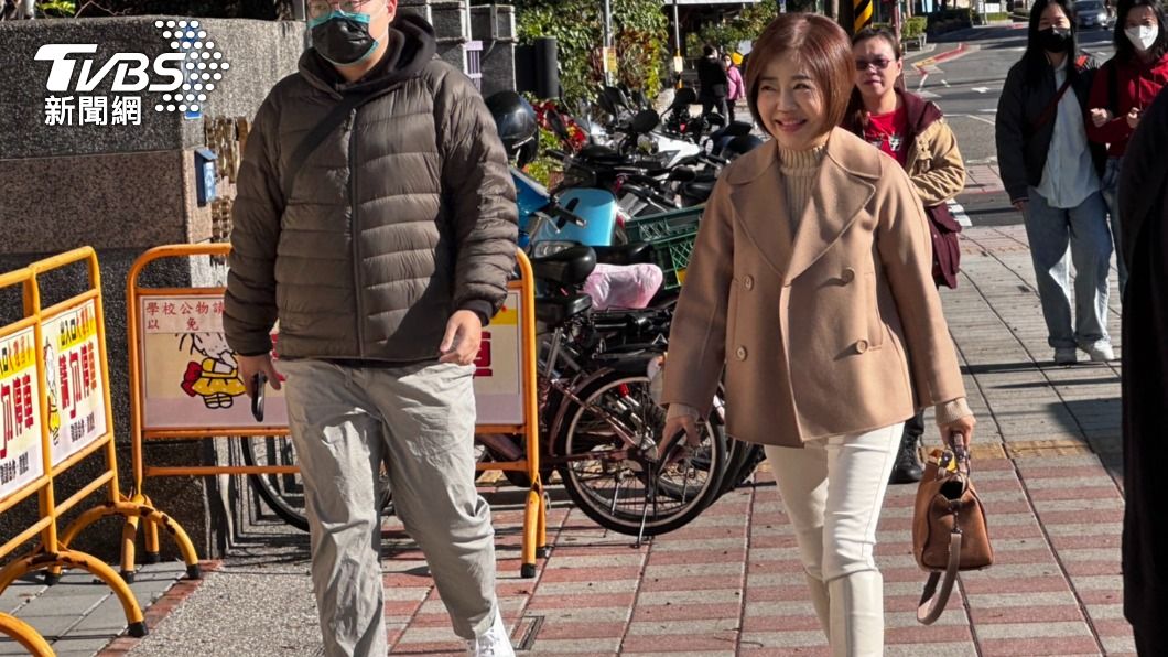 2024大選/于美人帶「選民祝福」投票 一早量血壓!親曝身體現況