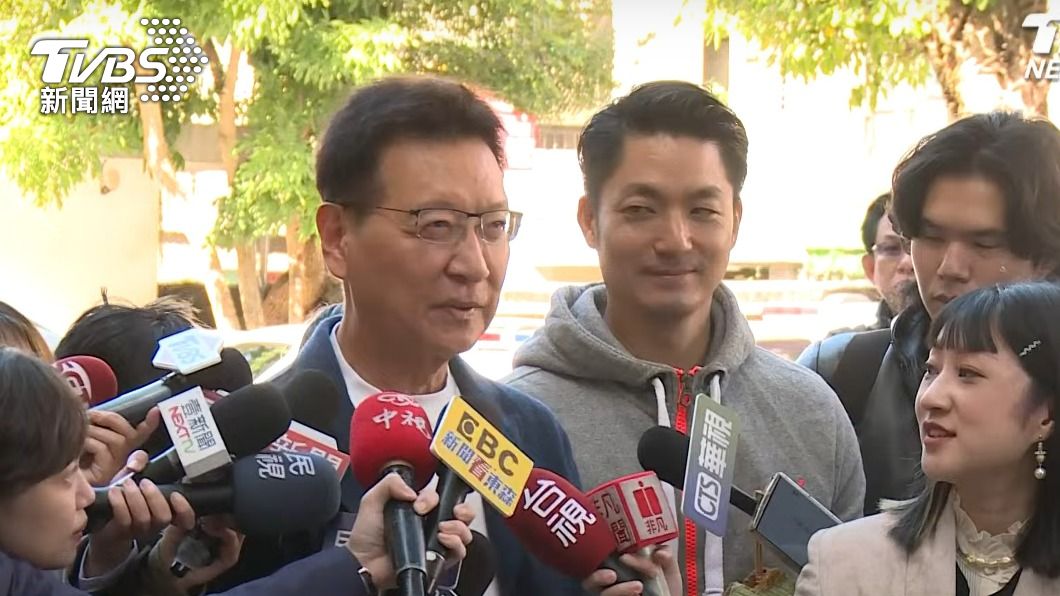 蔣萬安今陪同趙少康赴大安國中投票。(圖/TVBS)