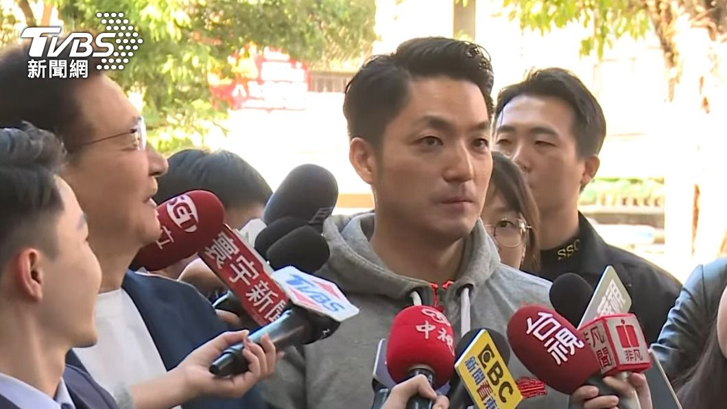 誰是主角?蔣萬安陪趙少康投票 市民大喊「市長好帥」