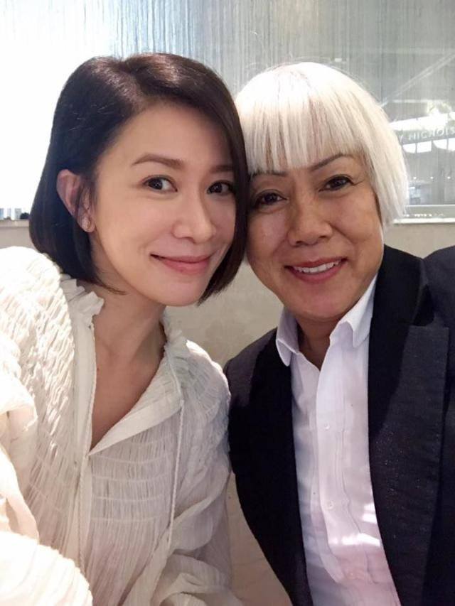 佘詩曼和媽媽Lily感情非常親密。（圖／翻攝自＠charmaine_sheh IG）