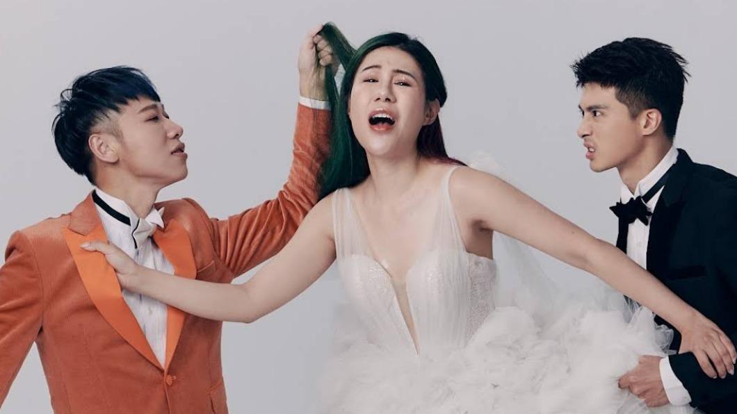 小賴(左起)、丹妮婊姐以及紀斯豪主持的YouTube節目深受網友喜愛。(圖/翻攝自綜口味娛樂YouTube)