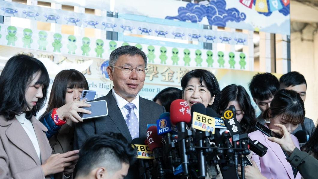 2024大選/柯文哲吊車尾「內參民調崩盤」?網酸爆:老三便當交給你