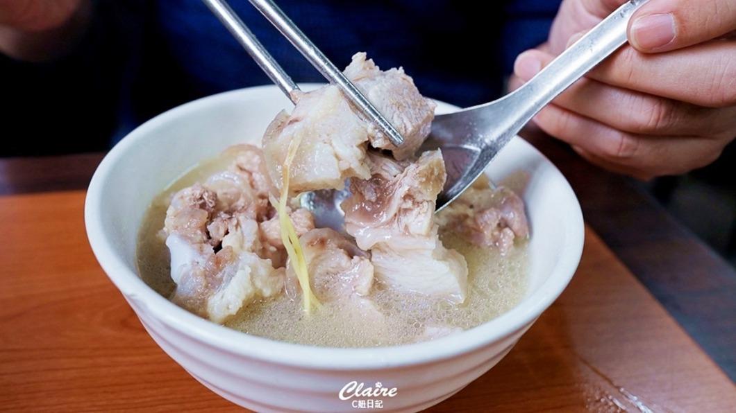 「綜合湯」有皮、有肉有豬腳,湯頭清甜美味。(圖/C妞日記提供)