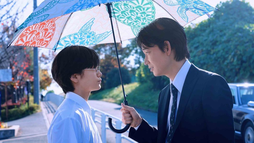 綾野剛「尬意美聲國三男孩」帶去K歌 包廂禁菸逼山下敦弘封麥
