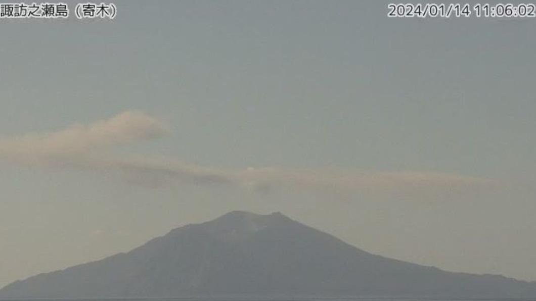 日本鹿兒島火山半夜噴發出巨響 氣象廳發「噴火速報」限制入山