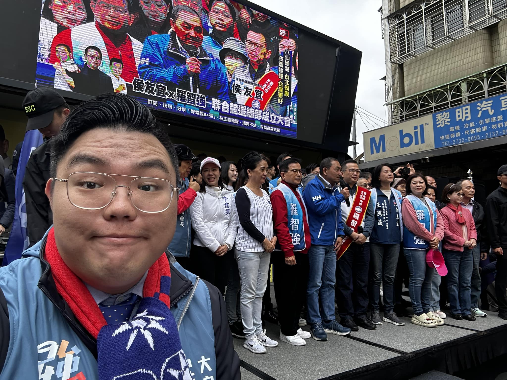 國民黨青年團前總團長田方倫(左一)。(圖/翻攝自田方倫臉書)