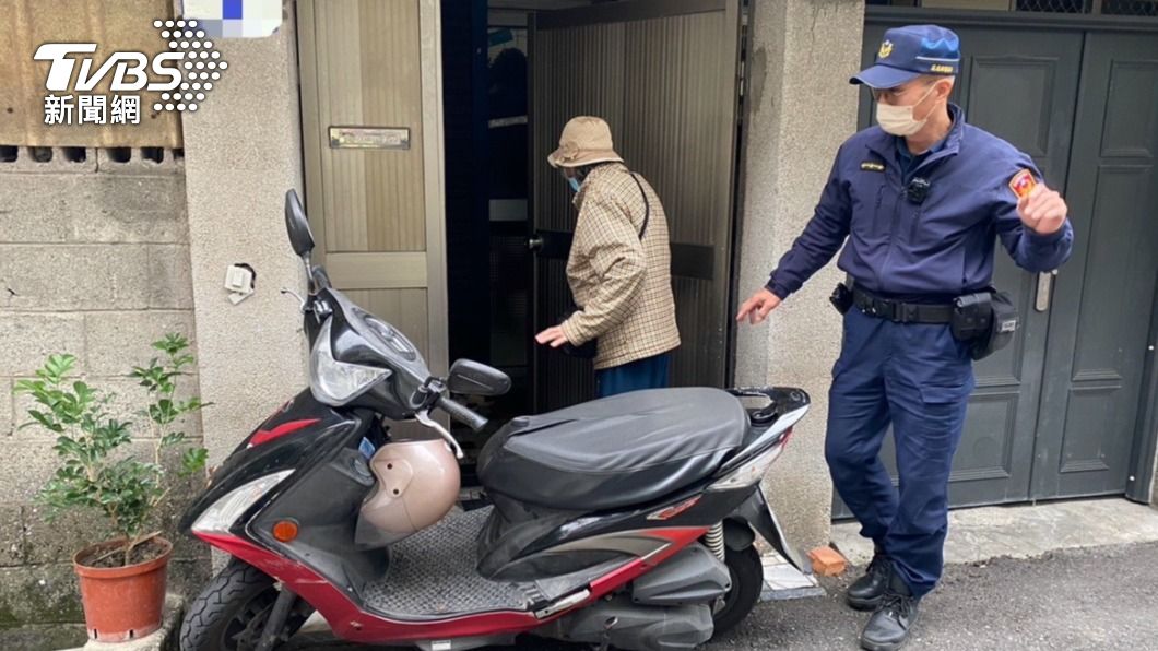 花蓮8旬老婦獨自外出卻迷路 巡邏暖警開警車送回家