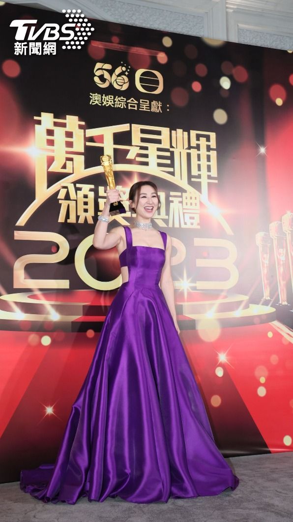 高海寧以《新聞女王》許詩晴一角,奪下《萬千星輝頒獎典禮》的「最佳女配角」。(圖/趙世平攝)