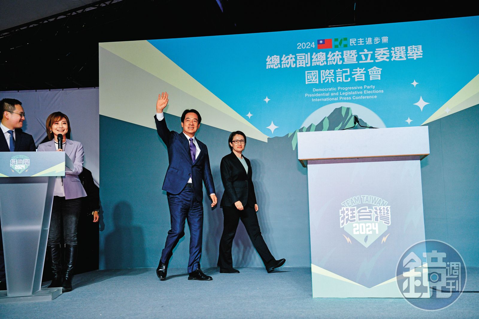 賴清德（左）、蕭美琴（右）在開票日當天晚上8點半舉行國際記者會。（圖／鏡週刊）
