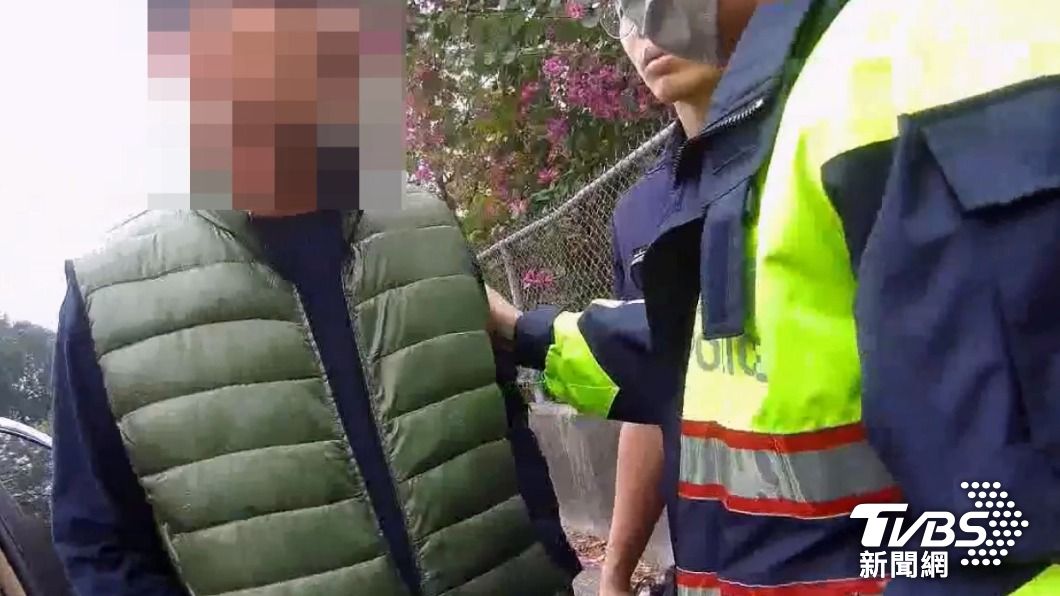 高男還自稱沒有飲酒,但酒測值依然出賣他,全案依公共危險罪現行犯送辦。(圖/TVBS)