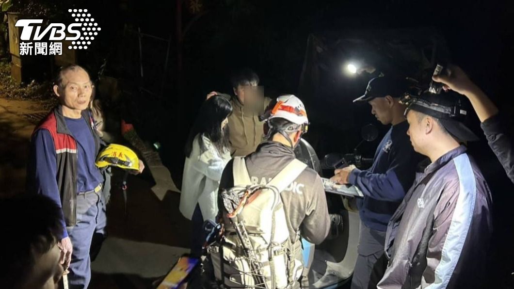 三男女爬鳶山拍網美照 天黑迷路下不了山急叩消防救援