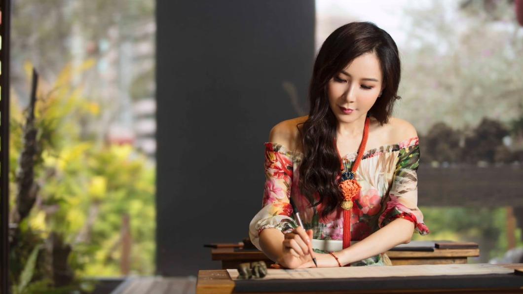 還有什麼不會的?蕭薔為助陣胡歌露一手 驚人字跡曝光
