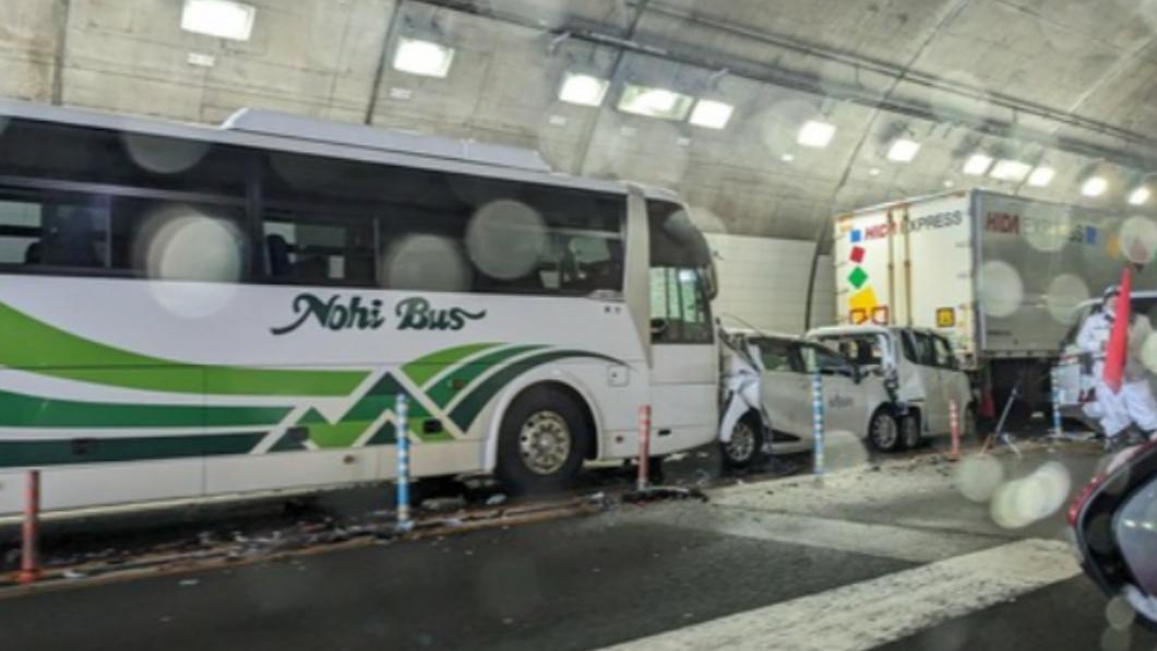 日本重大交通意外!飛騨隧道7車連環撞 12人急送醫其中一人命危
