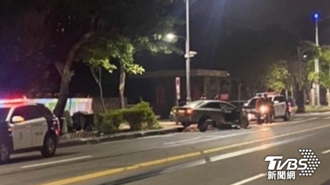 吳男向警方表示,他是為了要閃避路上的東西剎車失靈才會肇事。(圖/TVBS)