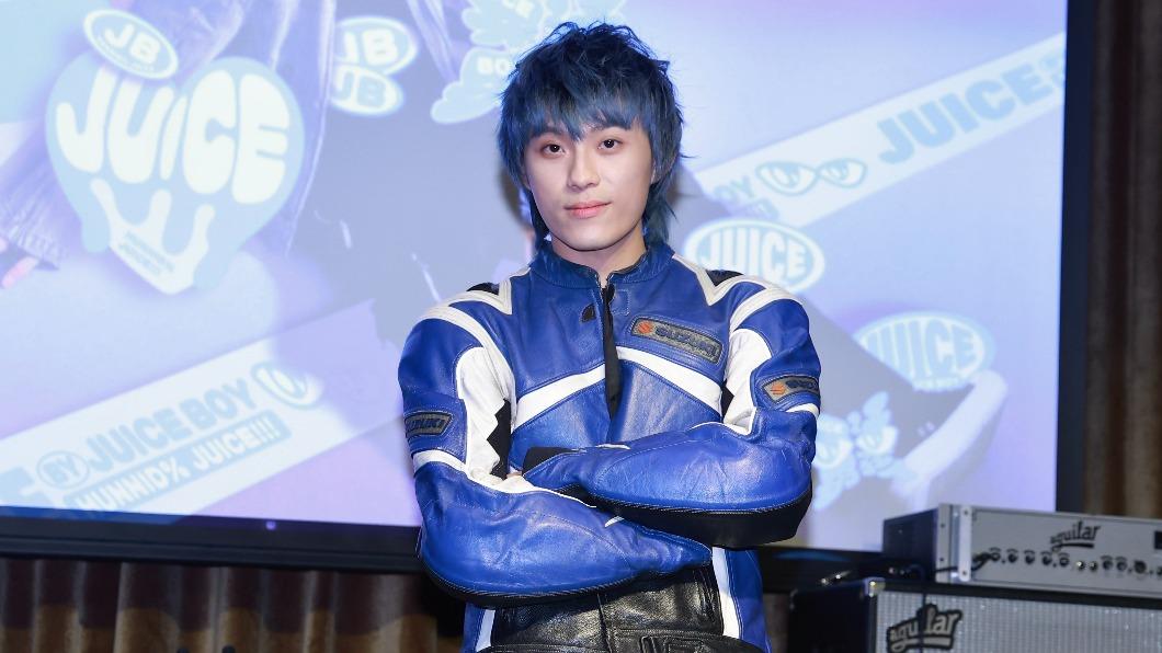 跨年遭女友提分手!鮮肉男星爆哭放話燒掉照片 情變內幕曝光
