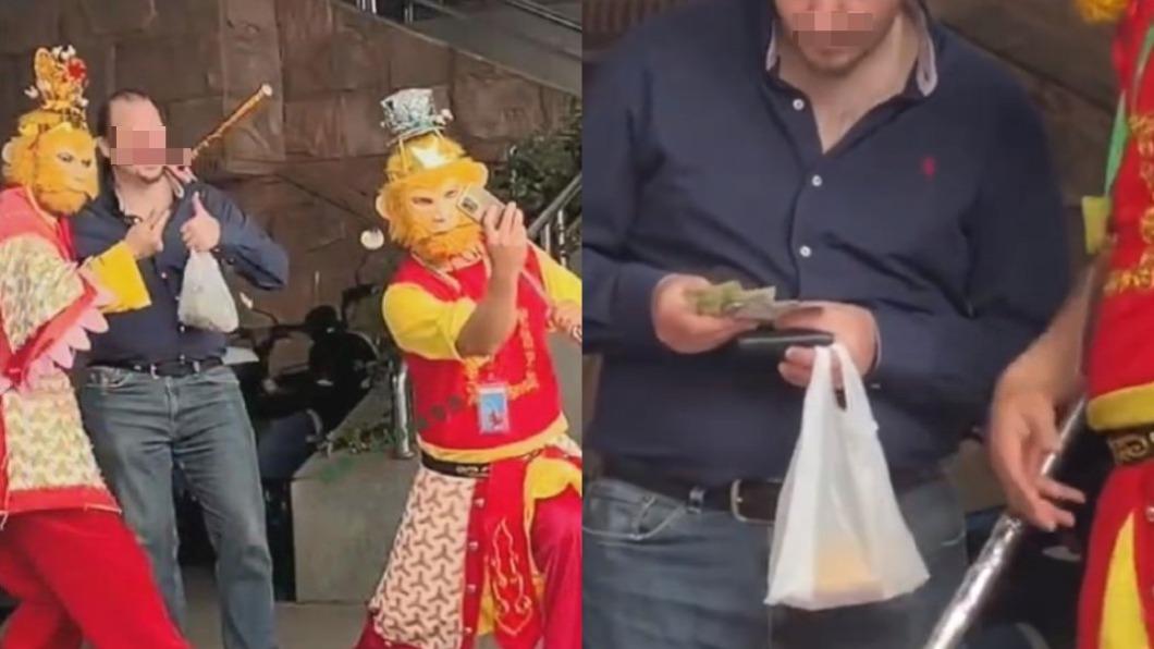 陸男扮「孫悟空」合照討錢!老外上當了 一整疊鈔票秒被抽走