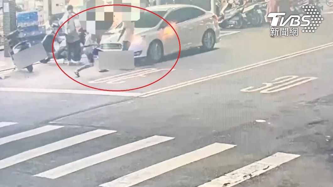 好友欠10萬不還!他當街揮棒痛毆對方 錢討不回還要被罰款