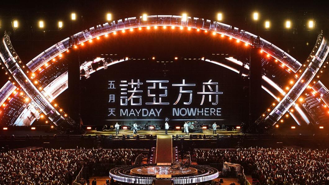 諾亞方舟10週年復刻演唱會的舞台美術相當驚人。(圖/相信音樂提供)