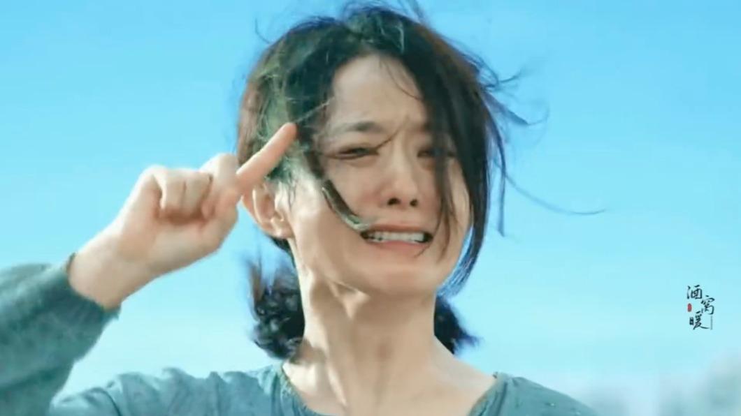 趙麗穎變苦情媽「表情猙獰」比手語 狂飆演技驚艷張藝謀:非常驚喜