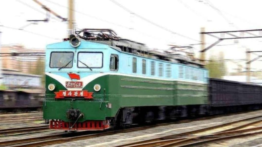 北韓火車「電力不足」滑落山坡 7車廂墜山谷400人慘死
