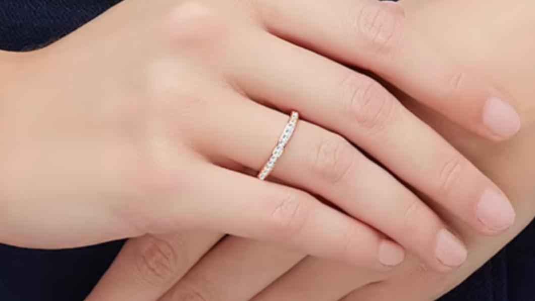 SWAROVSKI Rare 戒指。(圖/翻攝自SWAROVSKI官網)