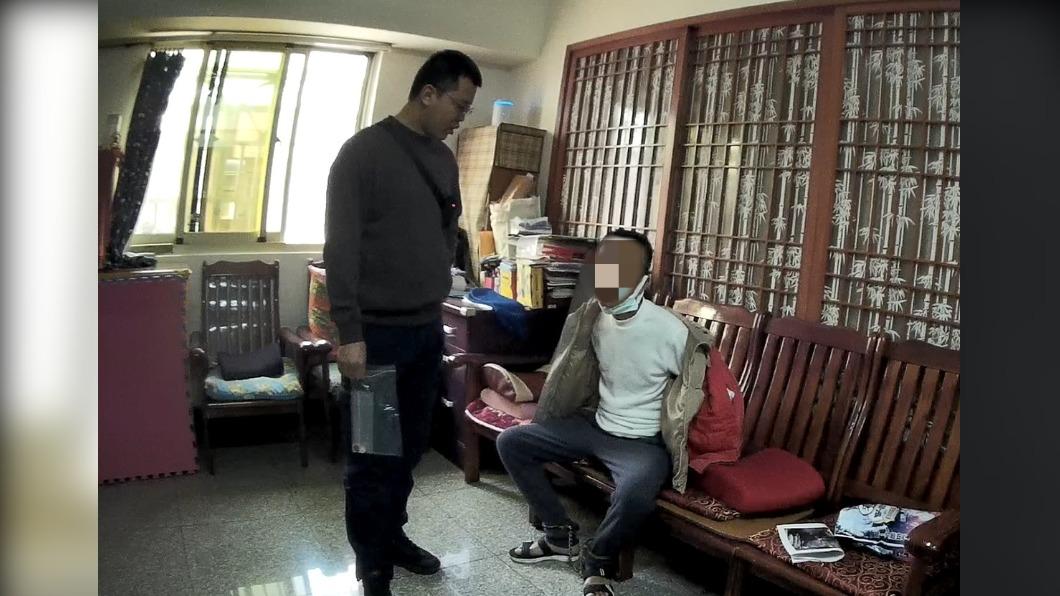 大膽竊嫌趁老闆招呼客人 下手偷服飾店