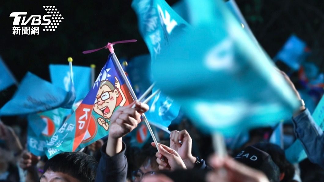 高中生喜曬「小草識別證」!挺柯成潮流 家長憂淪邪教崇拜