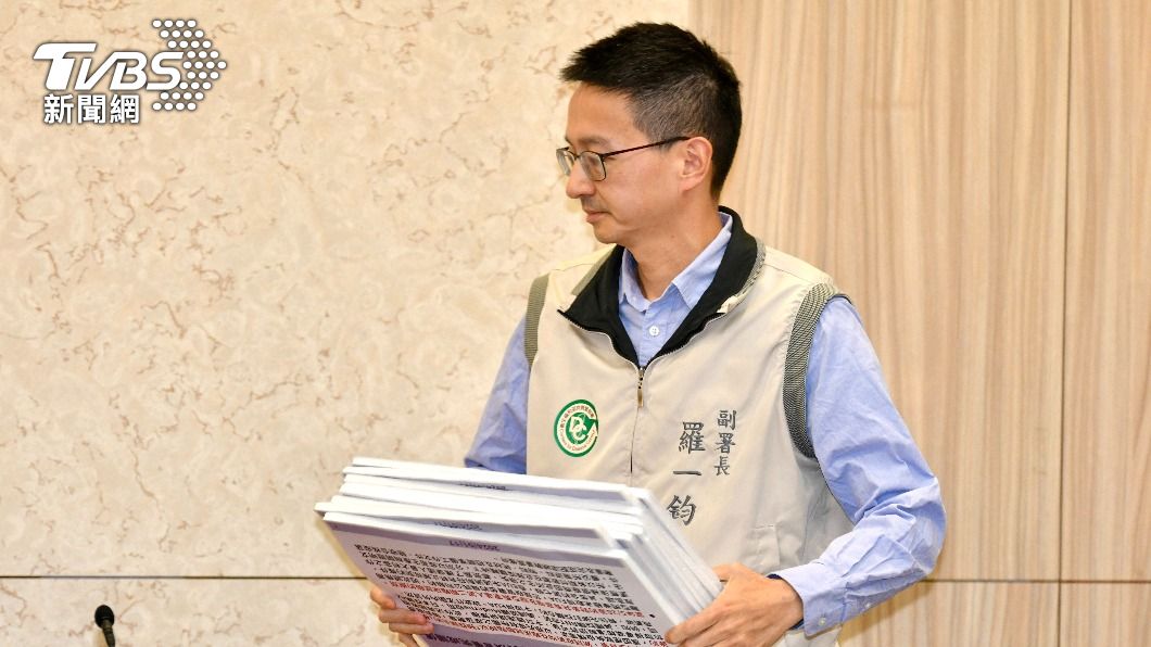 疾病管制署副署長羅一鈞今(17)日再度親上火線說明。(圖/胡瑞麒攝)