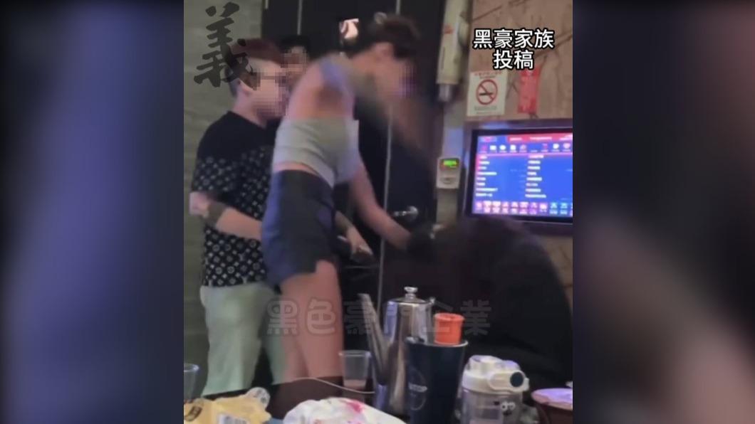 台中KTV爆私刑「虐給乾哥看」 女遭扯髮毆打砸鐵壺