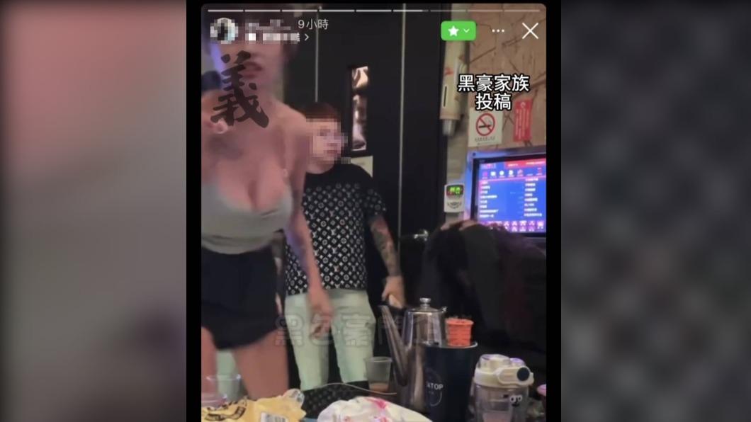 露背刺青妹身材和脾氣一樣火爆。(圖/翻攝自臉書黑豪家族)