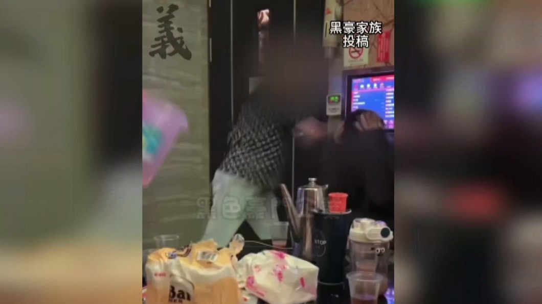 只因IG留言!少女被逼掌嘴 KTV包廂動私刑