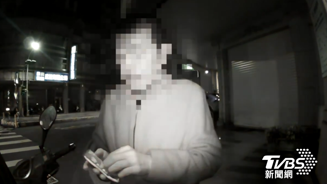 徐男15日才因未戴安全帽被員警攔查,發現酒駕後送辦。(圖/TVBS)