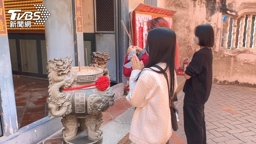考生在祭拜時，注意說詞越詳細越好。（圖／TVBS資料畫面）