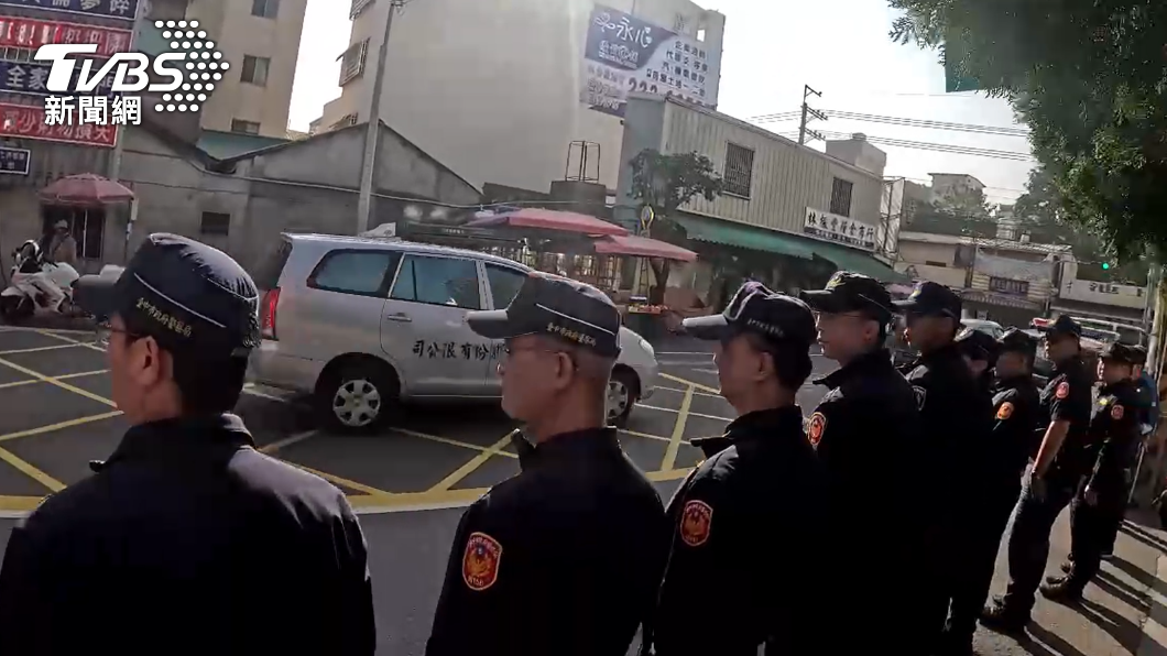 同仁相當不捨。(圖/TVBS)