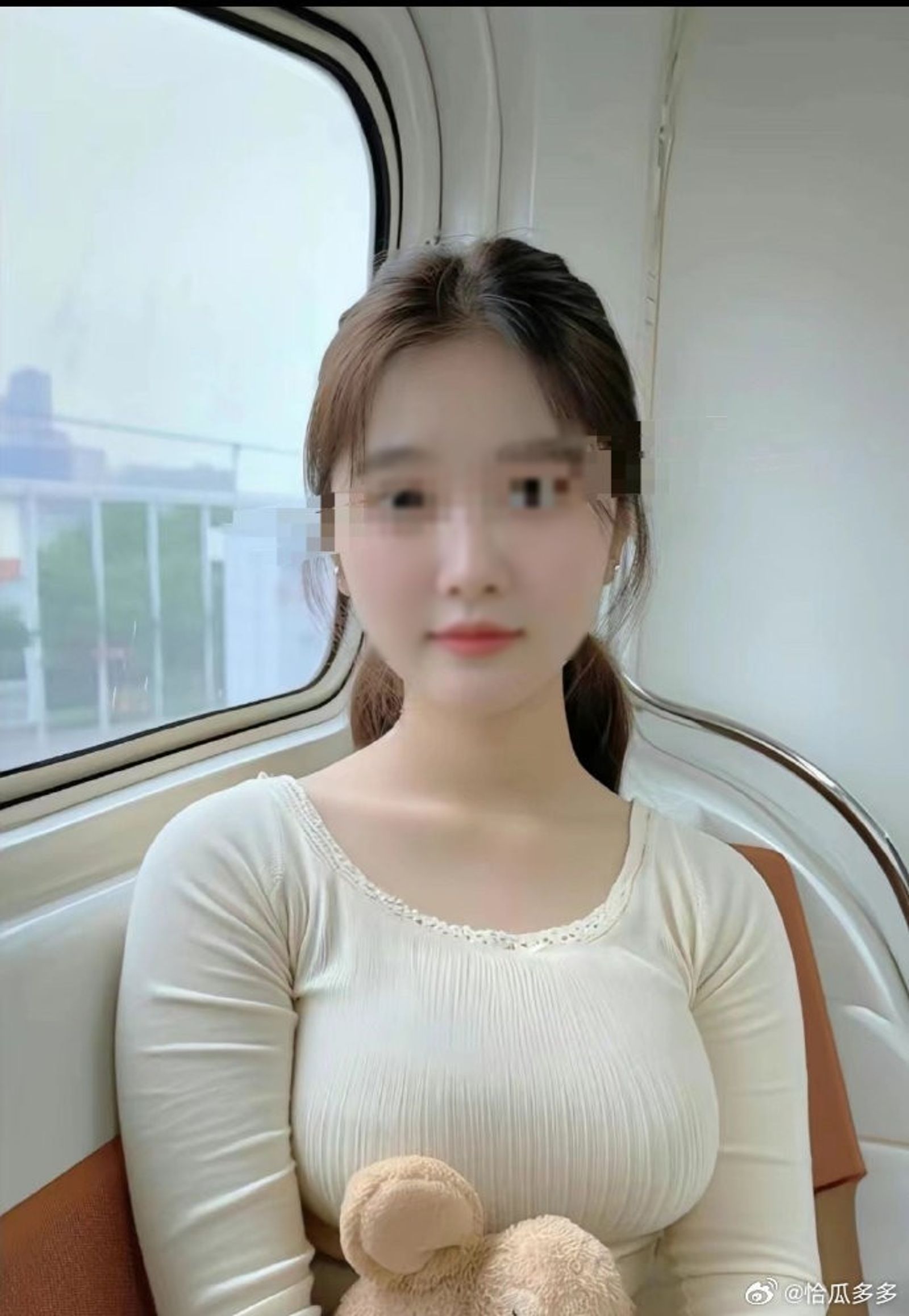 網友看見人妻照片後直呼太美。(圖/翻攝自微博)