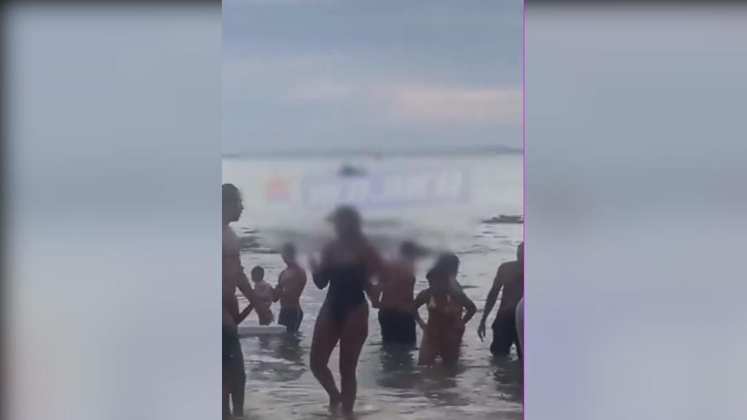 法羅多巴拉海灘擠滿民眾。（圖／翻攝自X@Tucumamidias411）