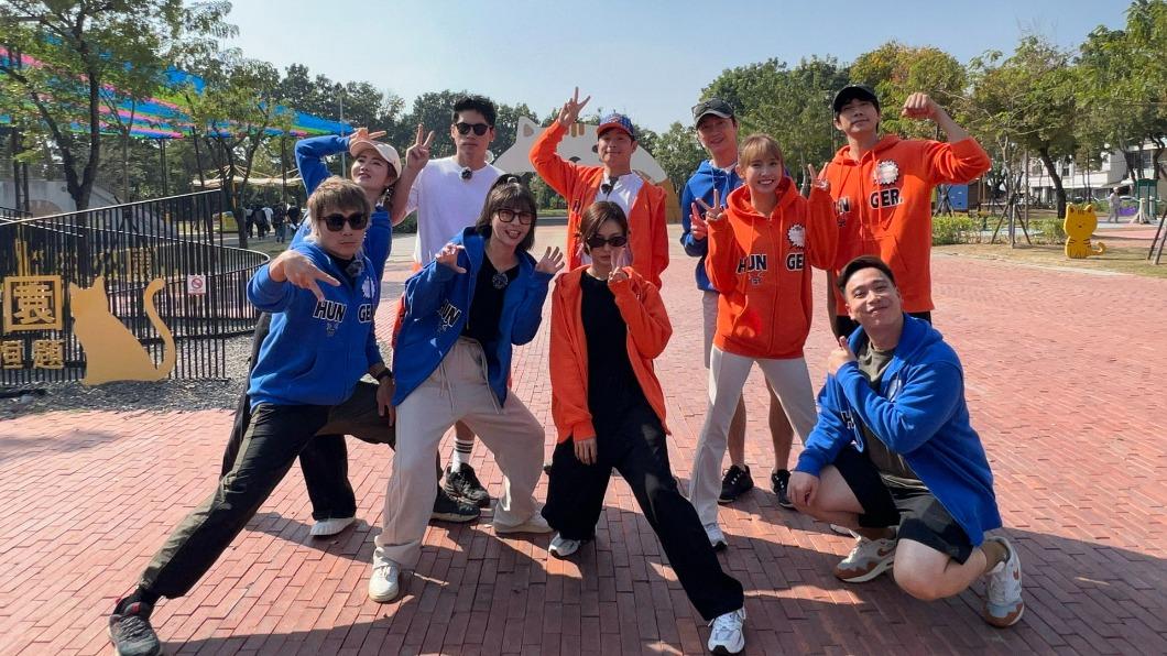 王仁甫(左起)、謝忻、許孟哲、峮峮、蔡黃汝、孫協志、江宏傑、粿粿、無尊、潘君侖分組比拚。(圖/中視提供)