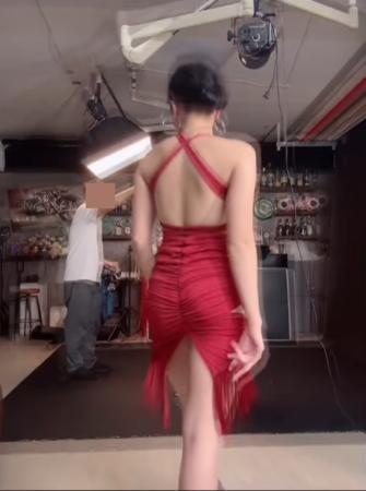 熊霓秀出美背。(圖/翻攝自熊霓Instagram)