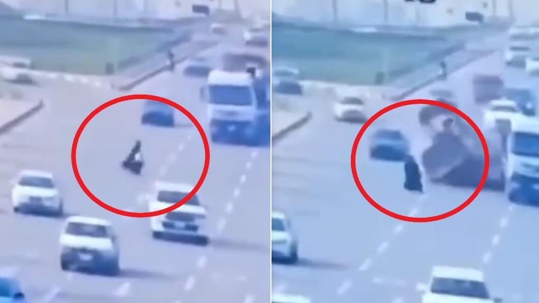 行人不走天橋過馬路!拖板車司機急閃 推土機掉落砸死伊國婦