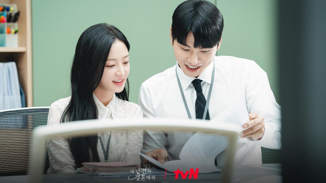 《和我老公結婚吧》女二鄭秀敏(左)。(圖/翻攝自tvN drama)
