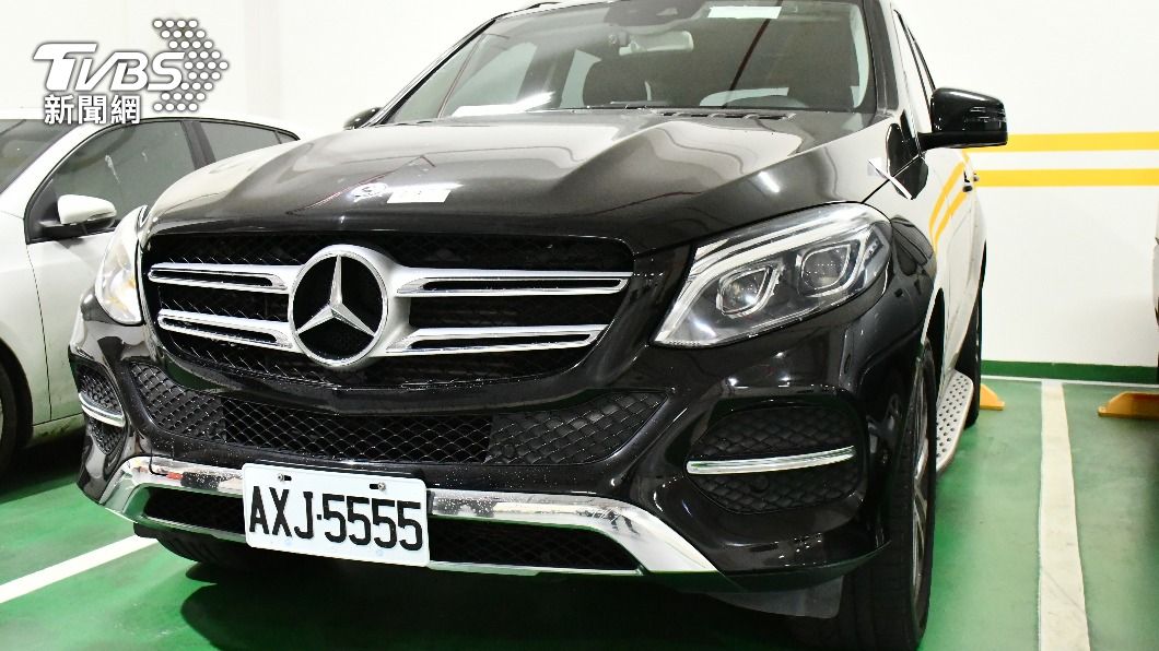 賓士GLE350 d 4MATIC。（圖／TVBS）